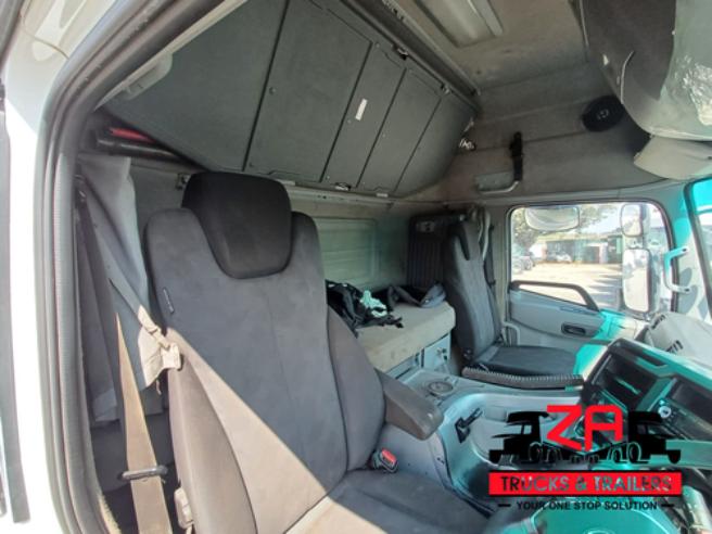 2021 UD QUON GW26.460 HIGH ROOF #11425